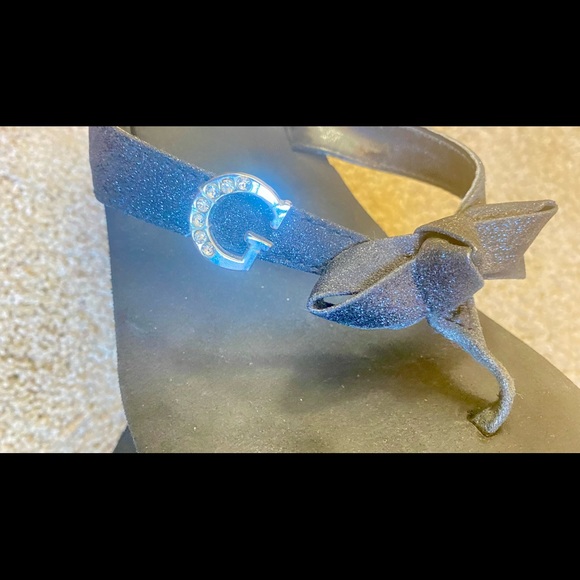 Guess flip flops - Picture 3 of 3